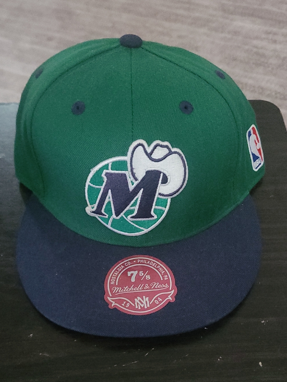 Mitchell & Ness Green and Navy Dallas Mavericks Vintage Logo Snapback Hat